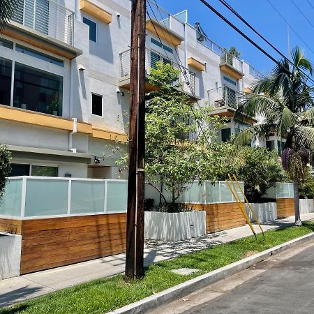Hollywood'S Suite Los Angeles Exterior photo